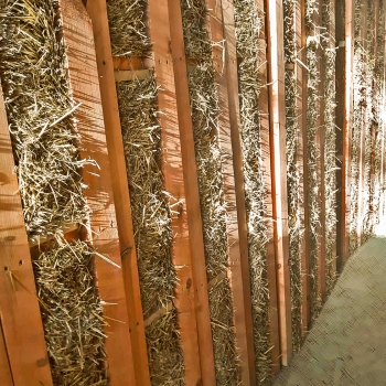 Eco-houses of straw panels -